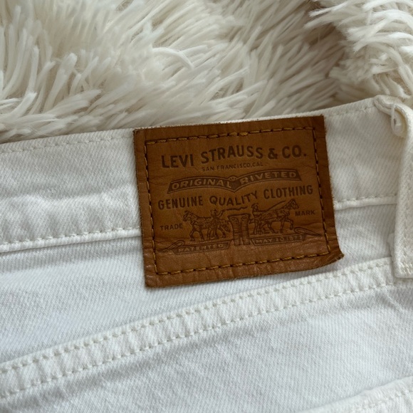Levi’s White Jeans - Picture 5 of 5